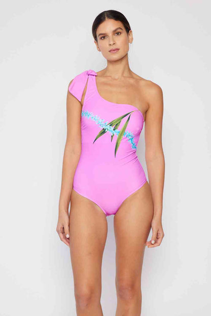 Traje de baño de un hombro en color rosa clavel de Marina West Swim Vacay Mode