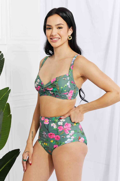 Bikini de talle alto con giro de Marina West Swim Take A Dip Twist en color salvia