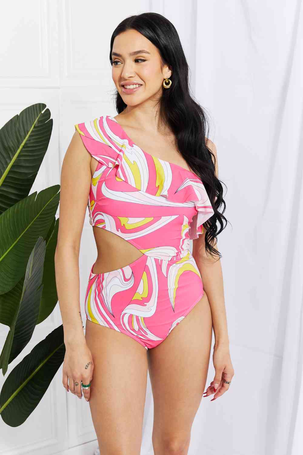 Traje de baño rosa con volantes y aberturas asimétricas Vitamin C de Marina West Swim