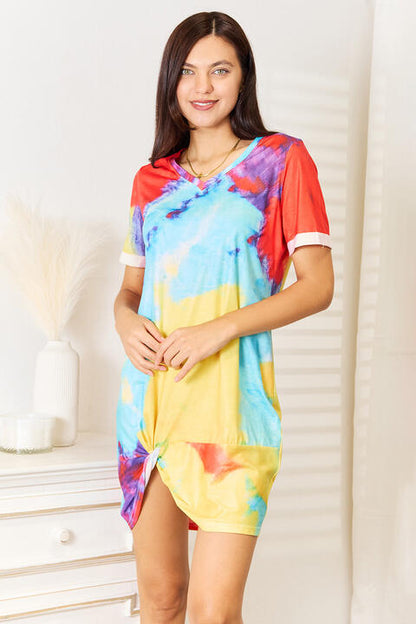 Vestido retorcido con cuello en V y efecto tie-dye de Double Take