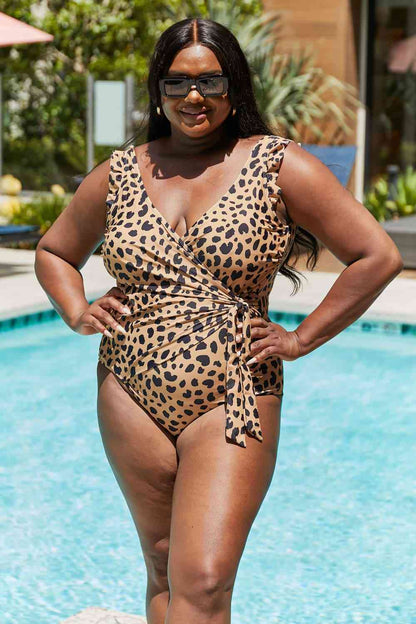 Marina West Swim Traje de baño de una sola pieza con volantes y flotador de tamaño completo en leopardo