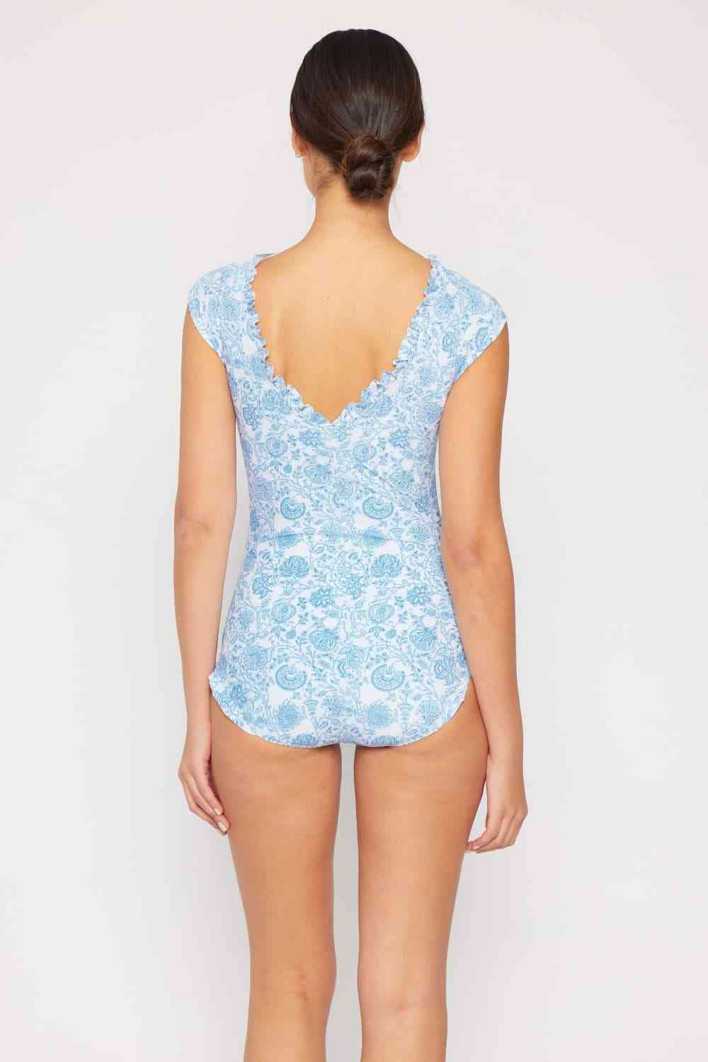 Traje de baño de una pieza con cuello en V en azul cardo Bring Me Flowers de Marina West Swim