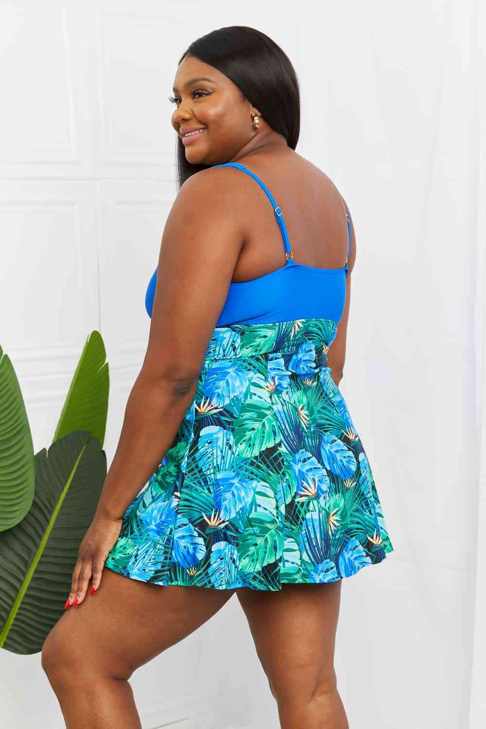 Vestido de baño con cuello en V Sail With Me de tamaño completo de Marina West Swim en azul