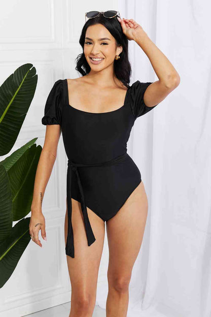 Traje de baño de una pieza en negro con mangas abullonadas Salty Air de Marina West Swim