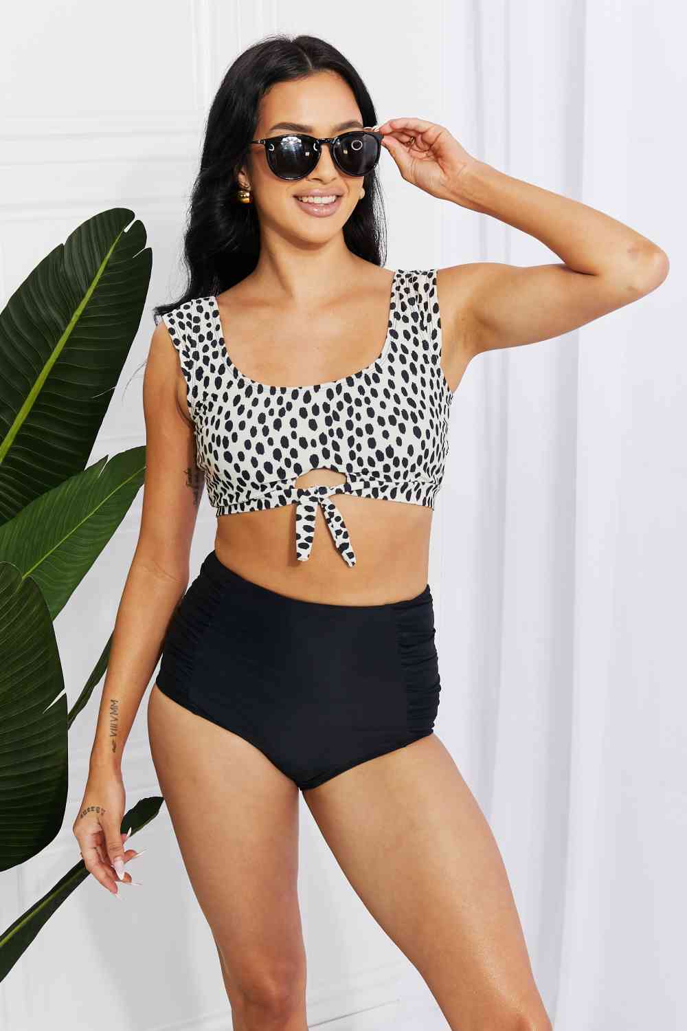 Conjunto de top de baño corto y braguitas fruncidas Sanibel de Marina West Swim en negro