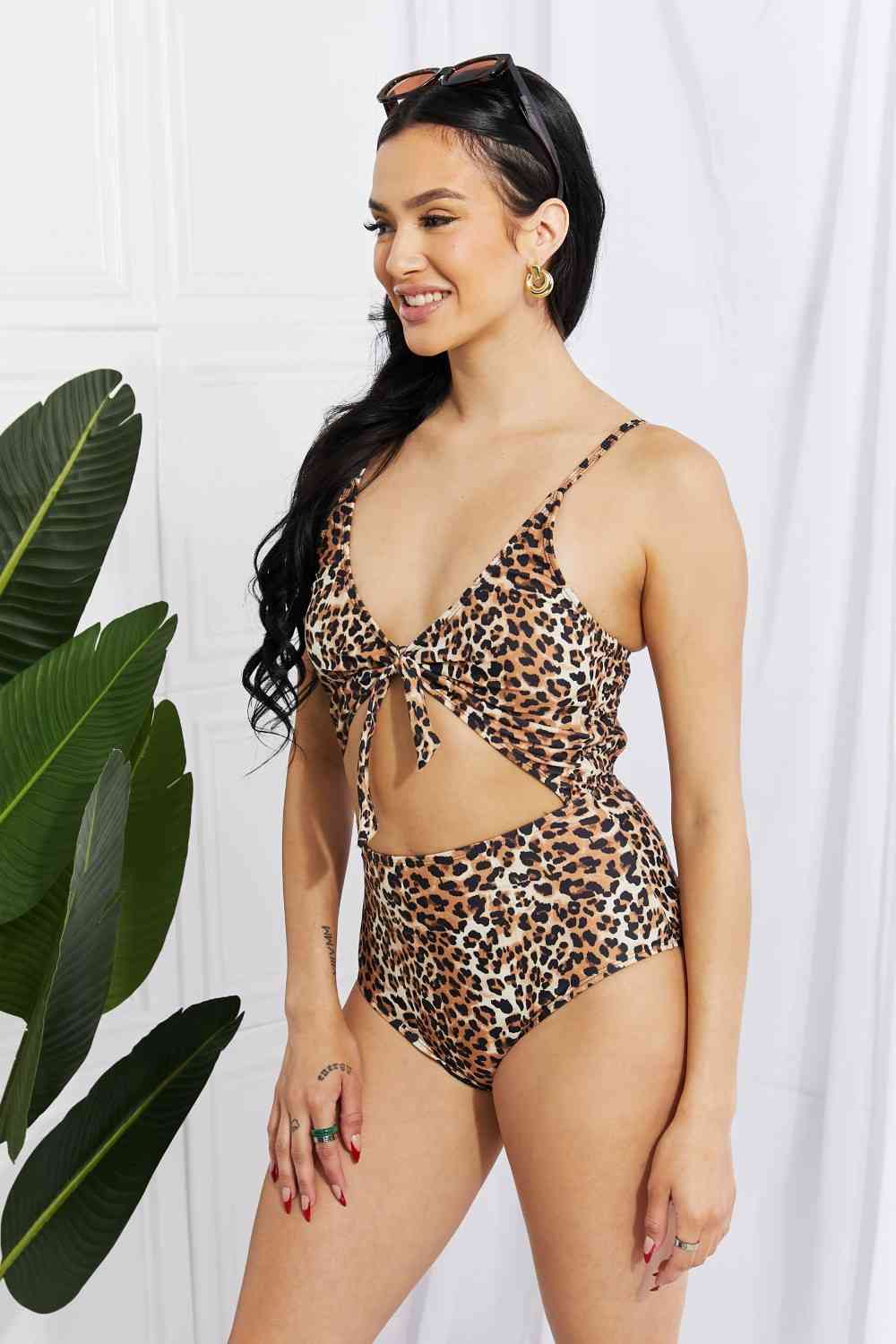 Traje de baño de una pieza con abertura de Marina West Swim Lost At Sea