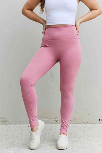 Leggings activos de cintura alta de tamaño completo Zenana Fit For You en rosa claro