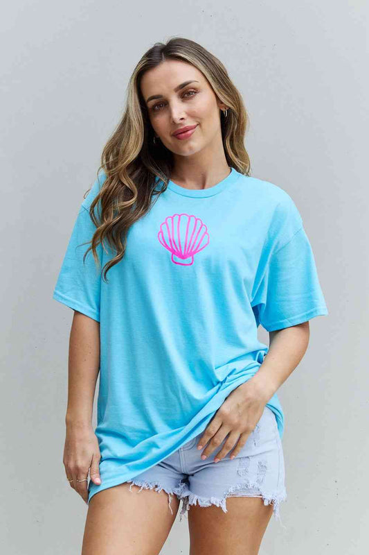 Camiseta gráfica extragrande "More Beach Days" de Sweet Claire