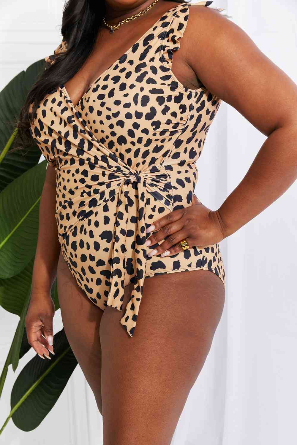 Marina West Swim Traje de baño de una sola pieza con volantes y flotador de tamaño completo en leopardo