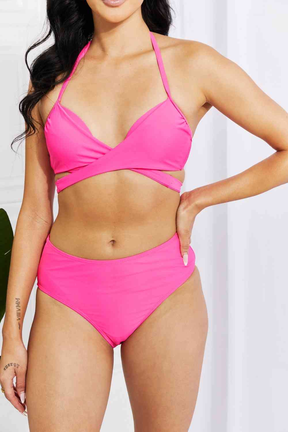 Conjunto de bikini con cuello halter en rosa Summer Splash de Marina West Swim