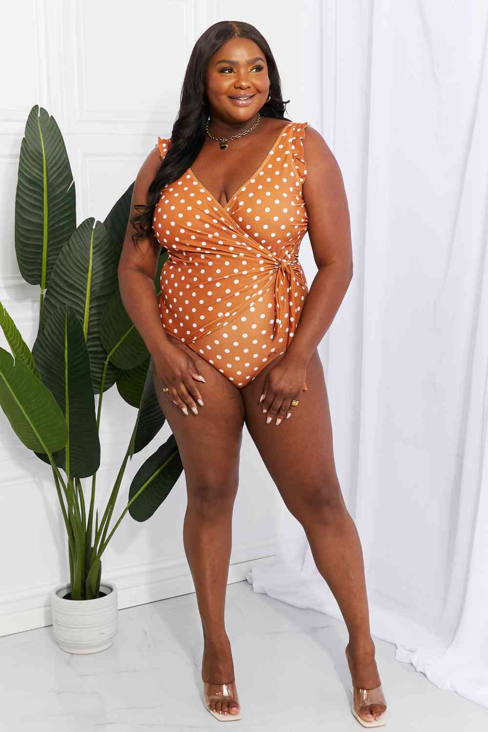 Marina West Swim Traje de baño de una sola pieza con volantes y flotador de tamaño completo en color terracota