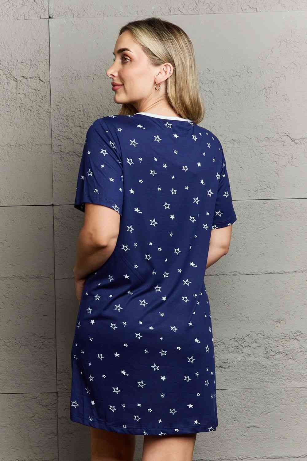 Vestido tipo pijama con botones y diseño acolchado Quivers de MOON NITE