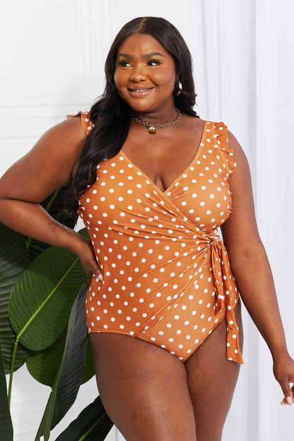 Marina West Swim Traje de baño de una sola pieza con volantes y flotador de tamaño completo en color terracota