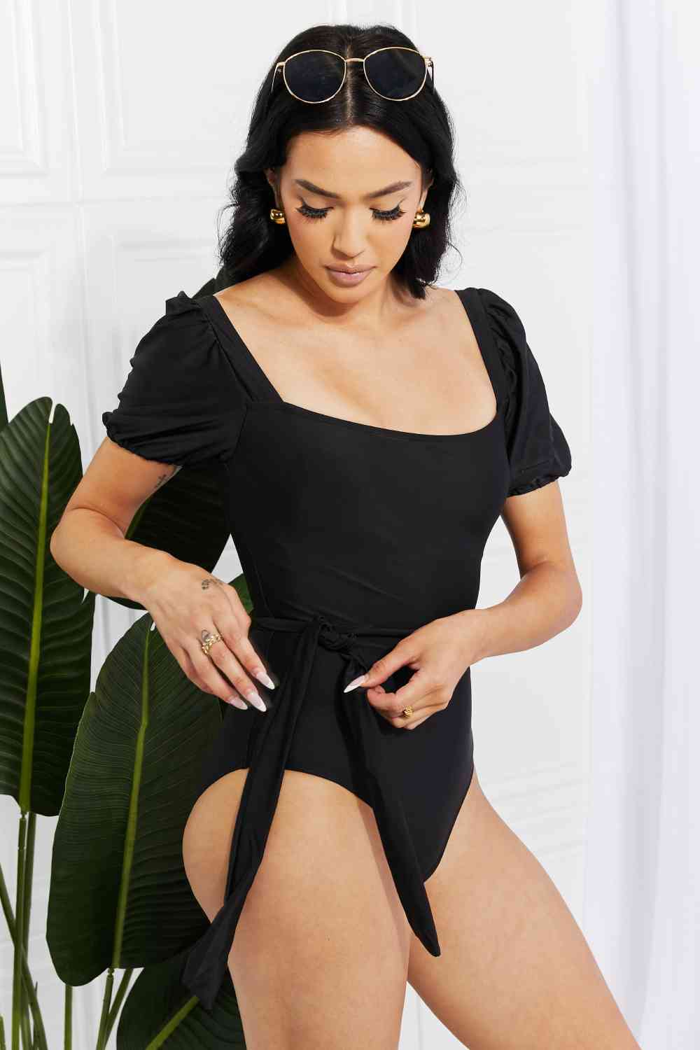 Traje de baño de una pieza en negro con mangas abullonadas Salty Air de Marina West Swim