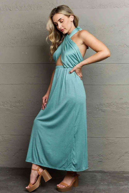 Vestido largo con cuello halter cruzado Know Your Worth de Ninexis