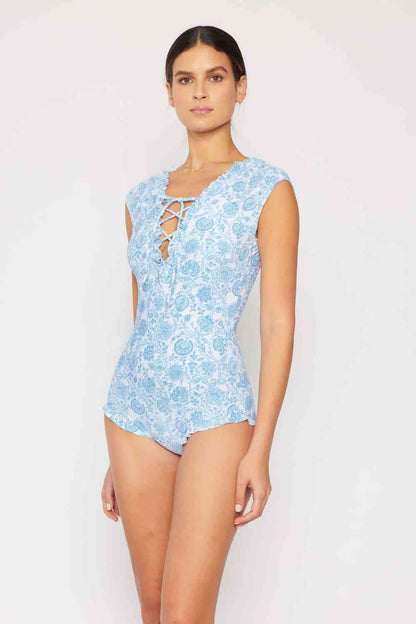 Traje de baño de una pieza con cuello en V en azul cardo Bring Me Flowers de Marina West Swim