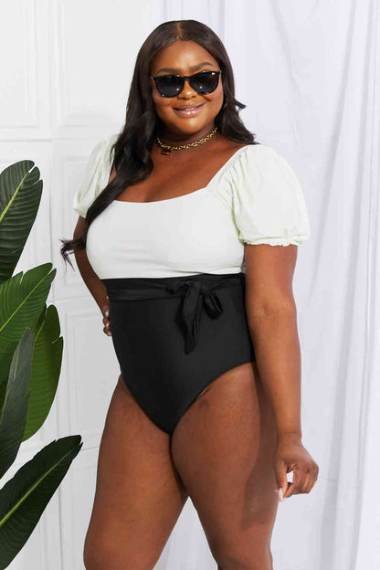 Traje de baño de una pieza con mangas abullonadas Salty Air de Marina West Swim en crema/negro