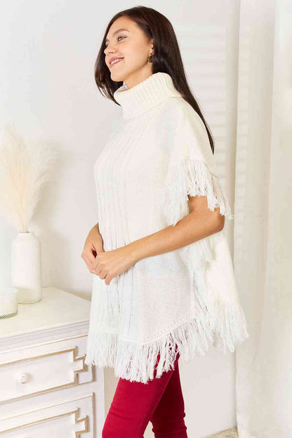 Poncho con flecos y cuello alto de Justin Taylor