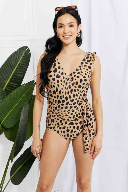 Marina West Swim Traje de baño de una sola pieza con volantes y flotador de tamaño completo en leopardo